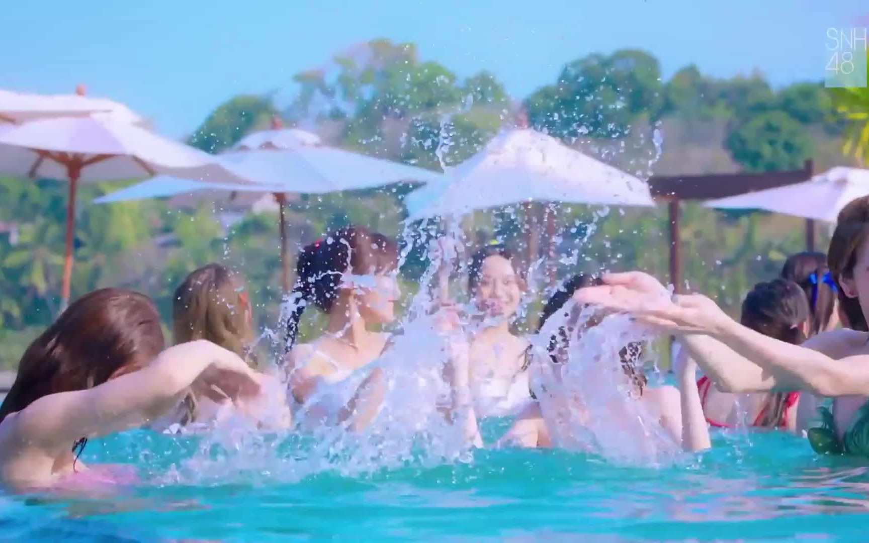 SNH48沙滩泳装图片