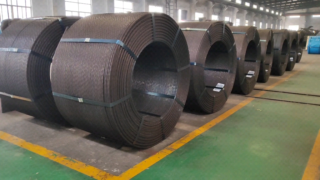 2预应力钢绞线生产车间发货中,预应力锚具,波纹管,预应力施工机械及