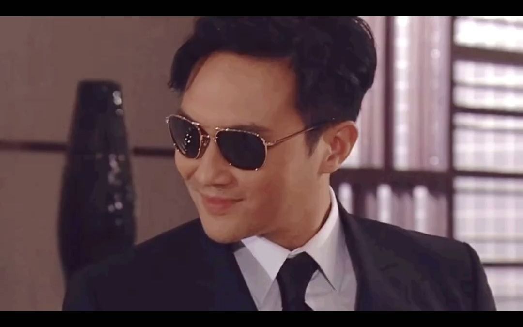 张智霖墨镜一带魂穿captaincool,瞬间唤醒童年那些追剧的回忆了,今晚