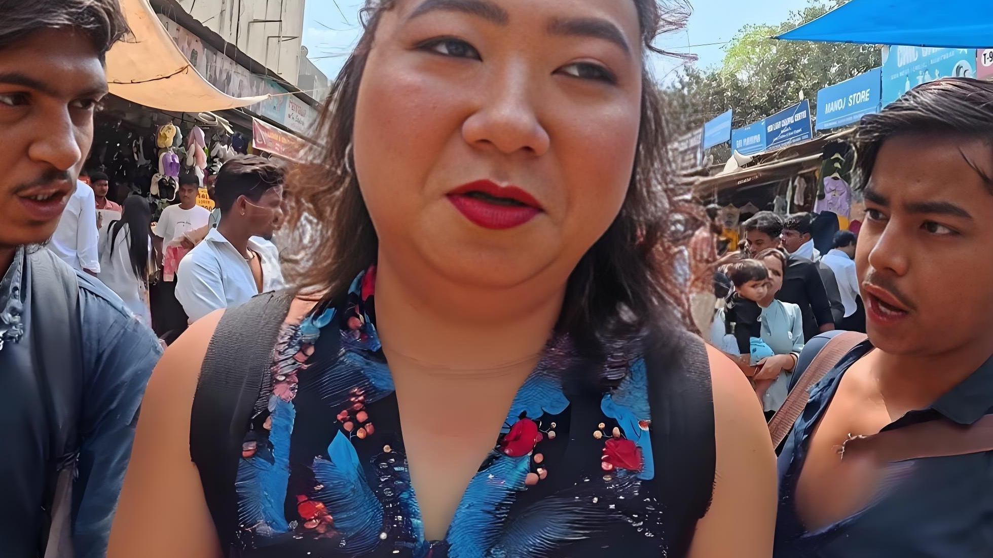 男扮女装到印度旅游，韩国老哥干了一件别人不敢干的事情。