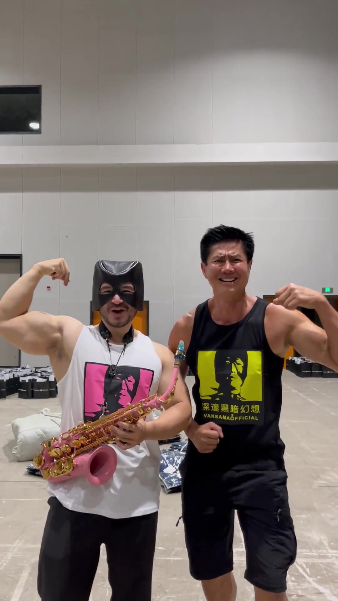 你好钢棍shit带着抖音逛漫展van看展钢棍蟹文艺复兴