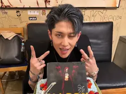 Скачать видео: 【雅MIYAVI】生日live蹦迪现场，还唱了表白，From米嫂Melody ins