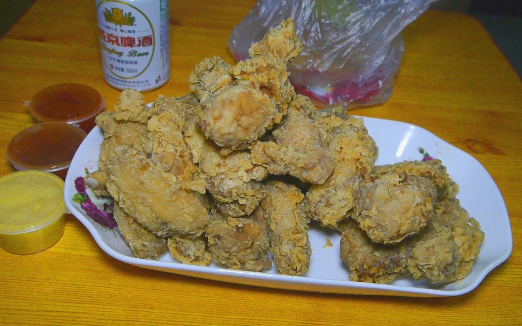 吃韩式炸鸡(全家桶)