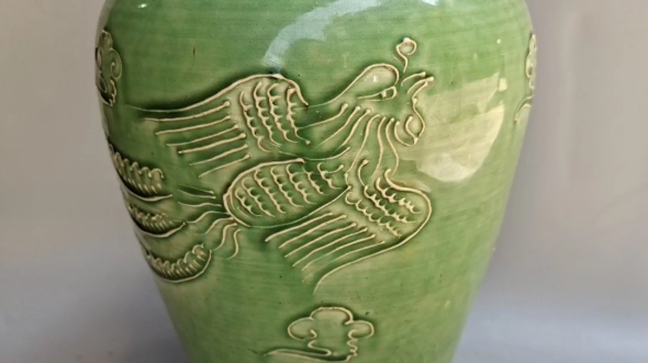 宋代吉州青釉凤纹梅瓶