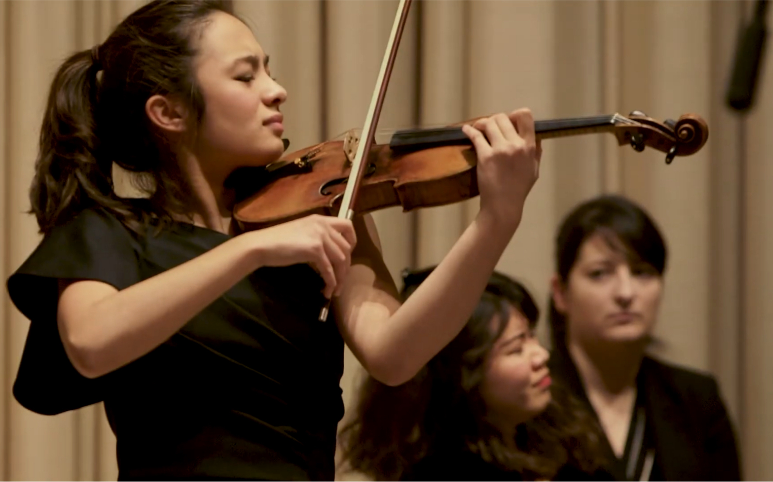 [图]Julia Angelov & 爱的致意-埃尔加 & 小提琴 Heifetz On Tour: Elgar: Salut D'amour & Violin