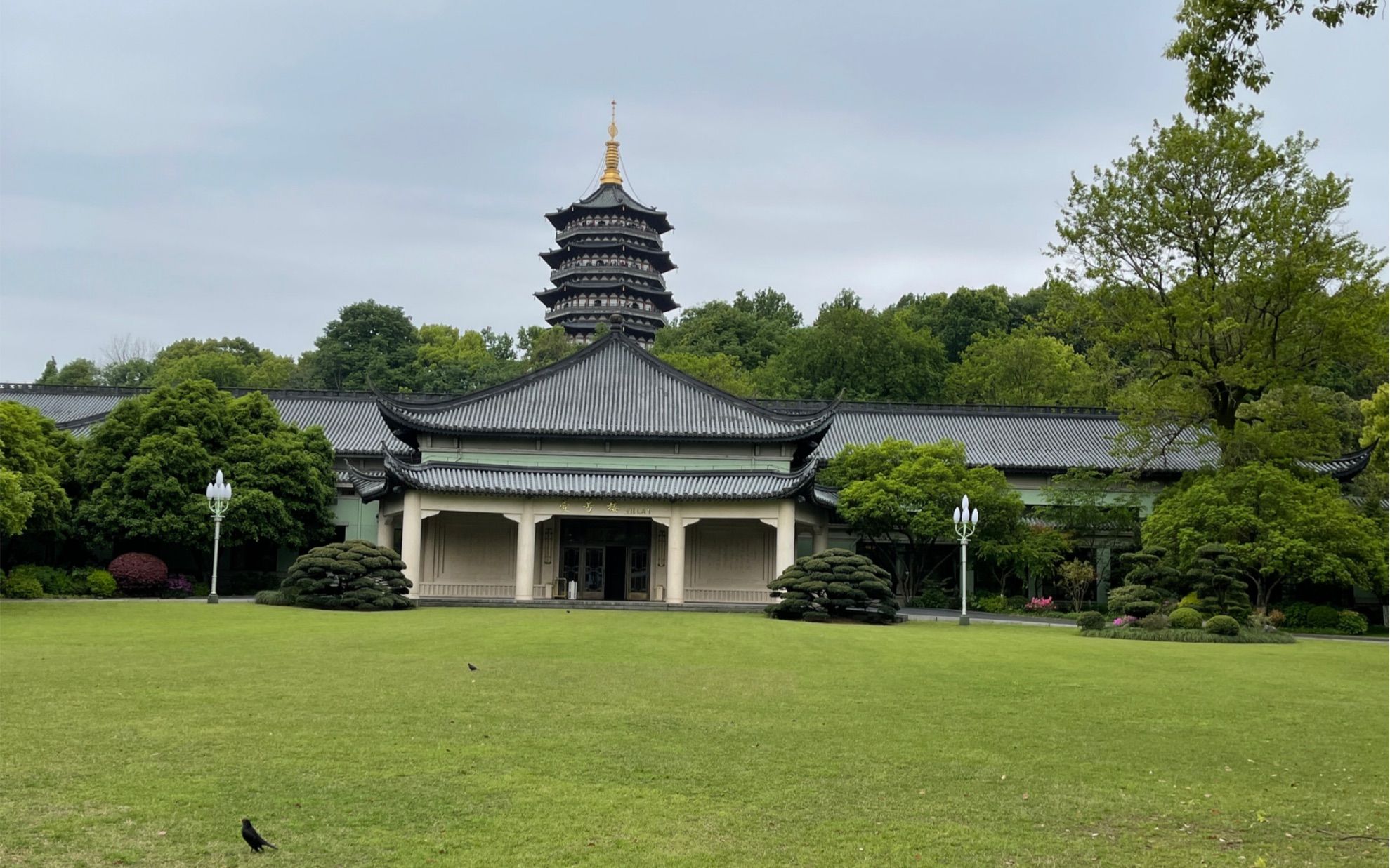 和爸妈参观杭州西子宾馆1号楼,住一晚价格不菲,内部高端大气