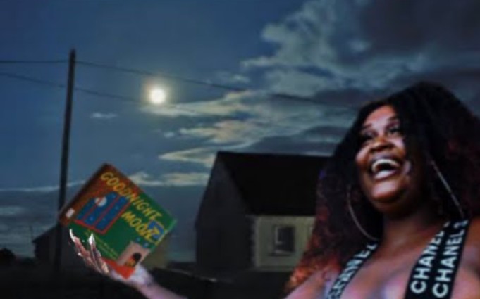 [图]CupcakKe Reading Goodnight Moon（杯糕讲晚安故事）