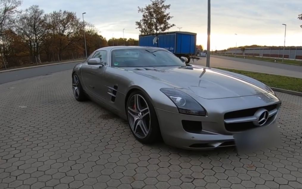 mercedes奔驰slsamg1025马力330kmh体验把风甩在身后的感觉银色闪电