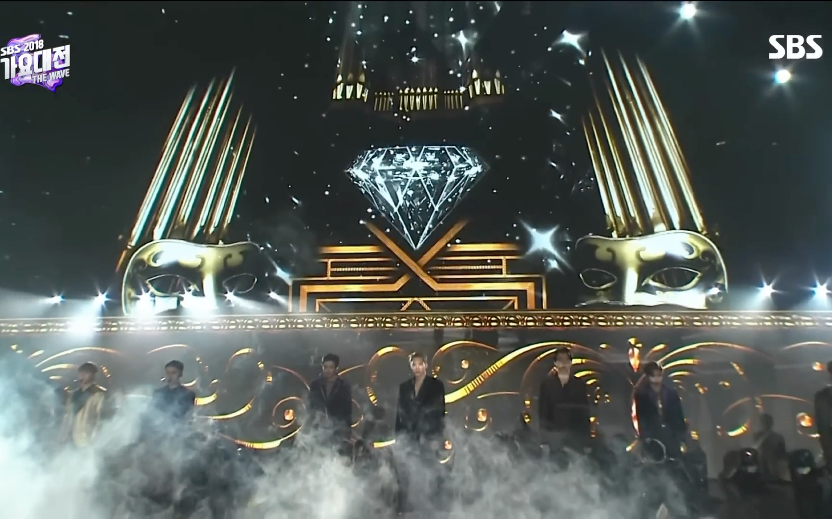 exo《love shot》2018sbs歌谣大战舞台!