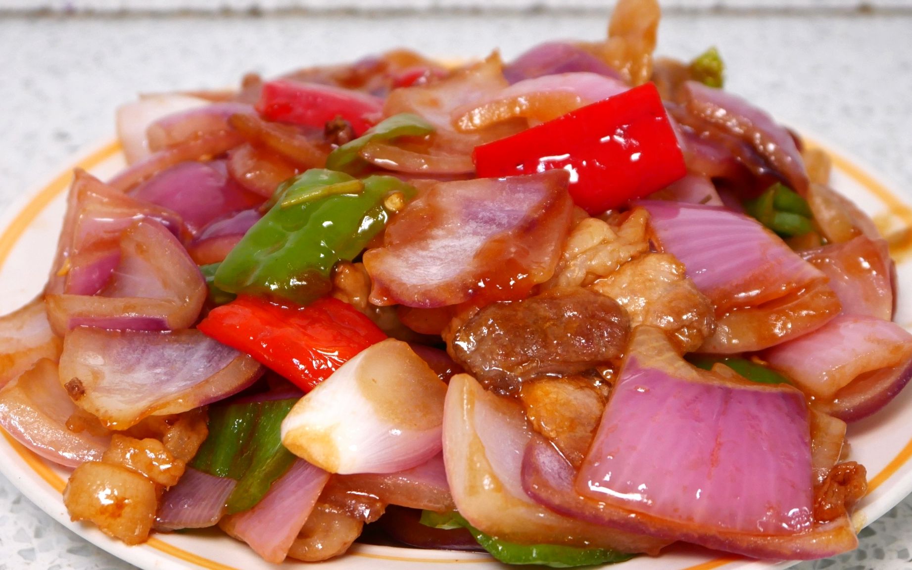 洋葱炒肉怎么做好吃?诀窍教你,鲜香下饭又下酒,上桌次次都光盘