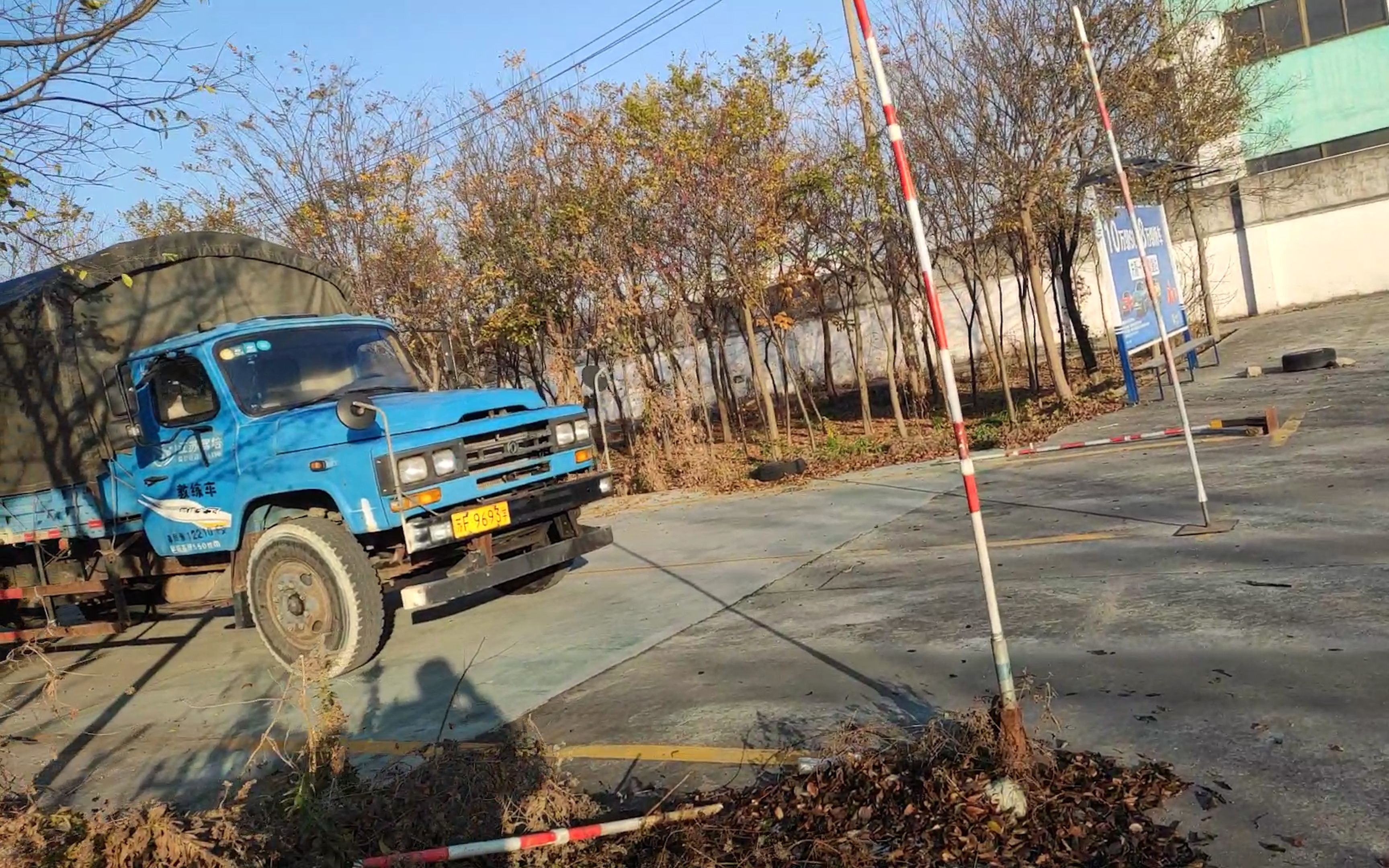 这个月考b照,以及学卡车的过程,考完回来继续开新书.