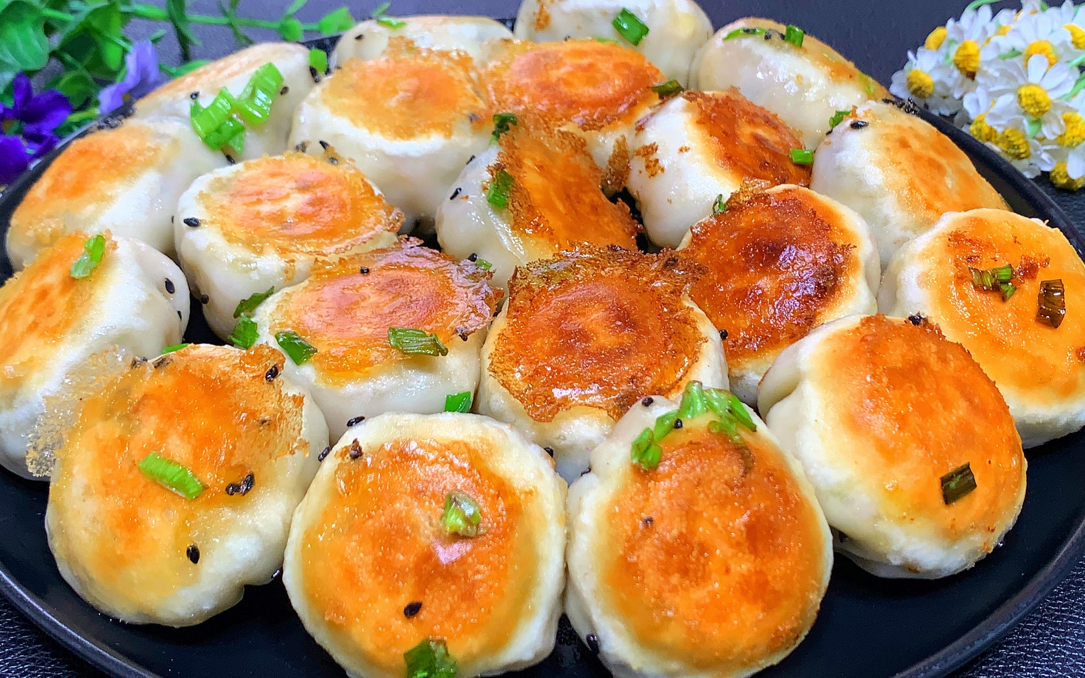 天一冷就馋这锅水煎包,不发面不擀面,2天不吃就嘴馋,太香了