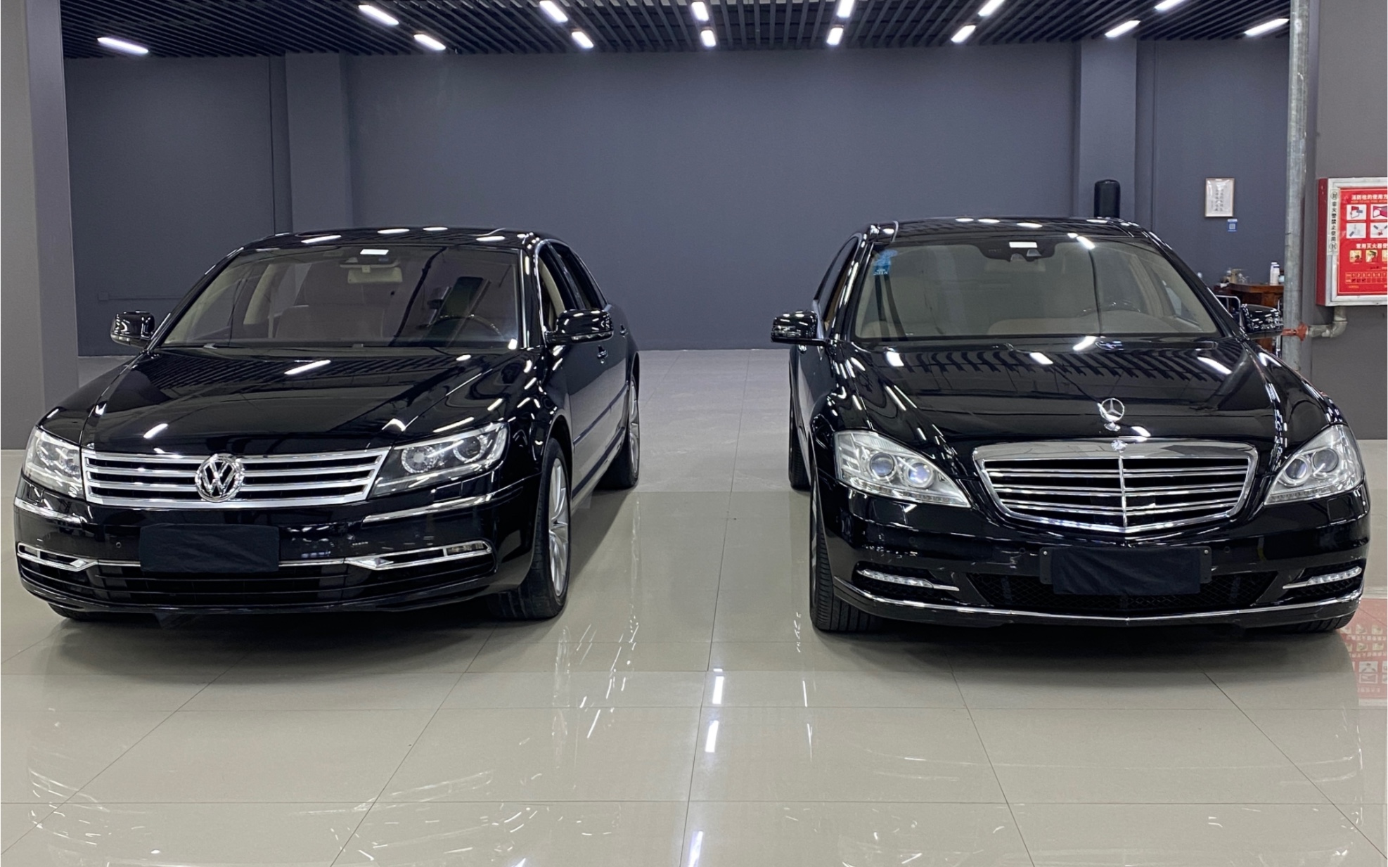 辉腾v8和奔驰s600,v12的经典对决,如今是否老去呢?