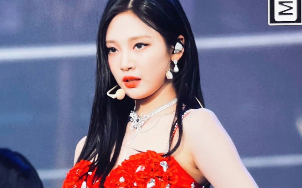 红衣战神!aespa宁艺卓美国音乐节spicy直拍