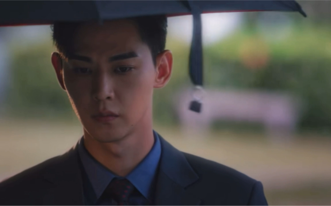 唐晓天请把这个发型这身西装这把伞这块手表焊死在身上