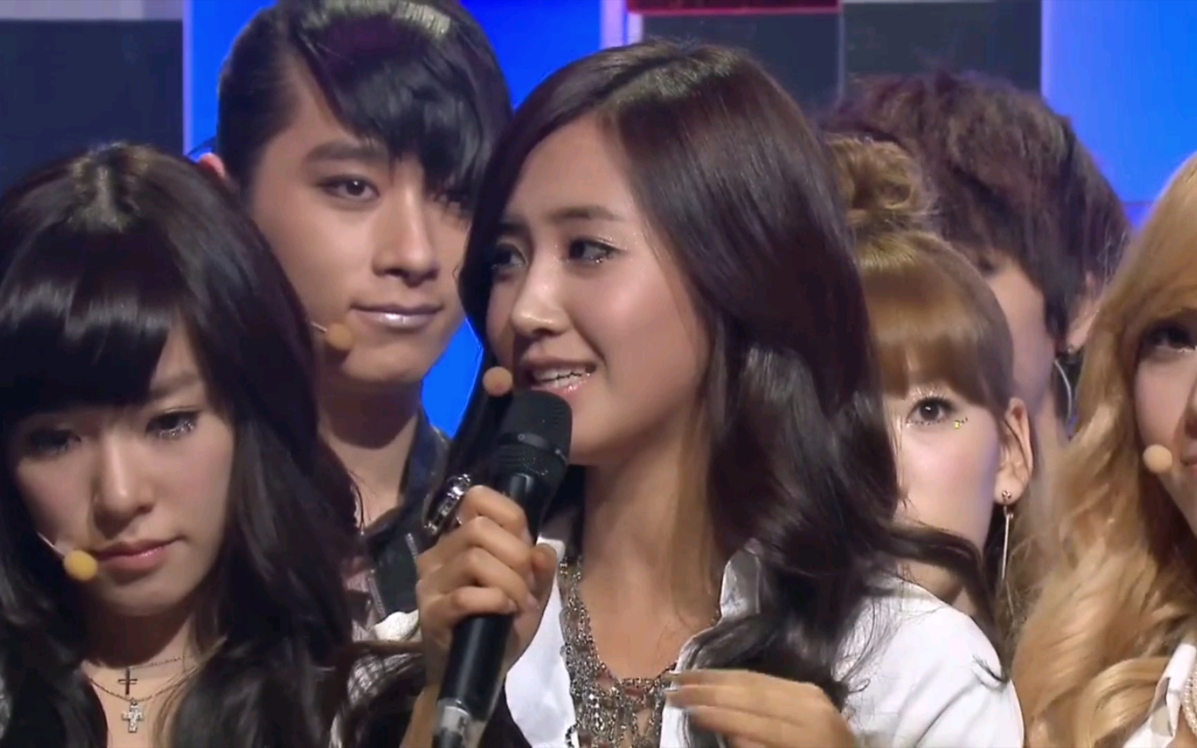 2009 new year interview 少女时代 with 2pm korean music festival