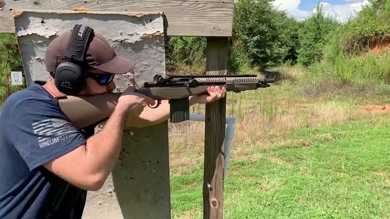 一款非常容易上手的半自动步枪:春田socom16,靶场射击测试