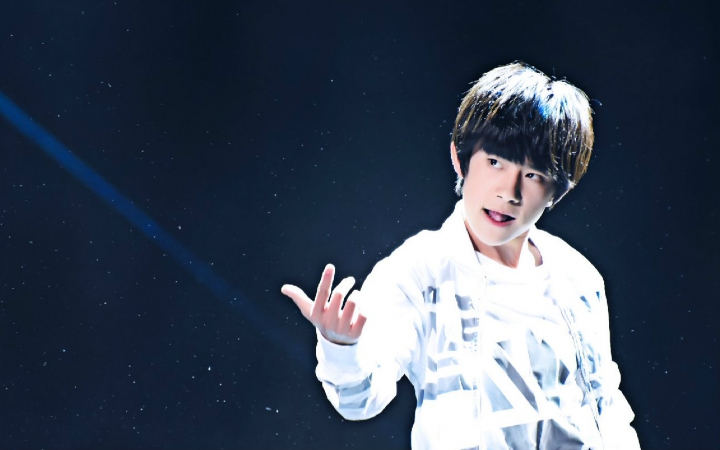 【易烊千玺】音乐风云榜舞蹈solo 饭拍剪辑_明星_娱乐_bilibili_哔哩