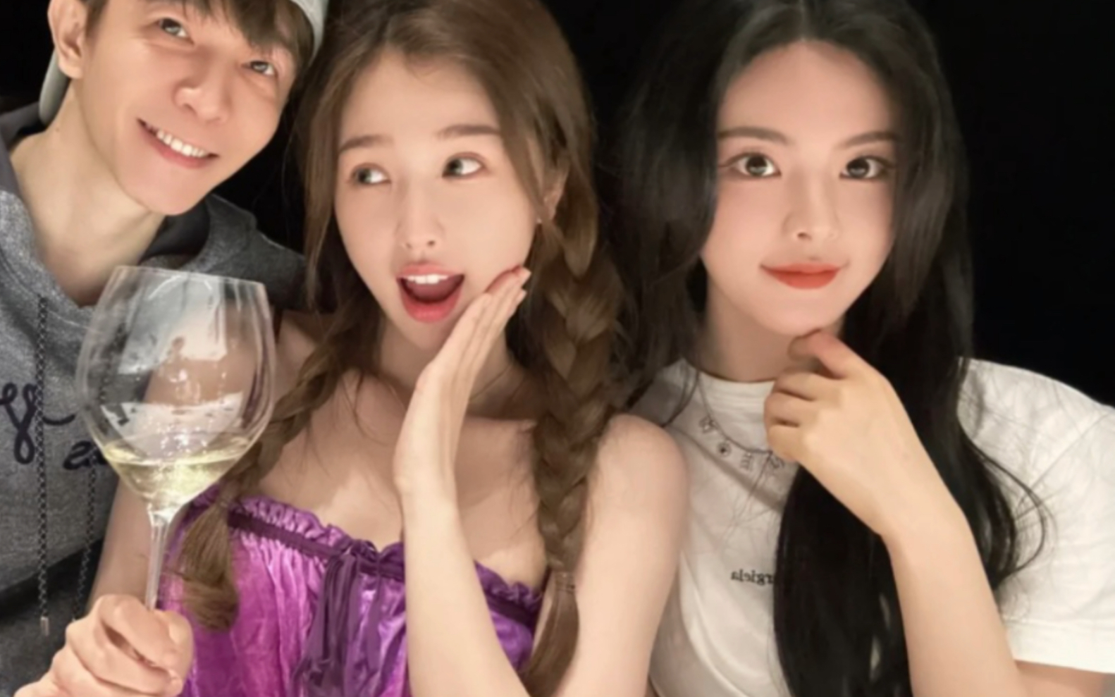 杨超越和虞书欣的最新合照来咯!妖魔鬼怪快离开!