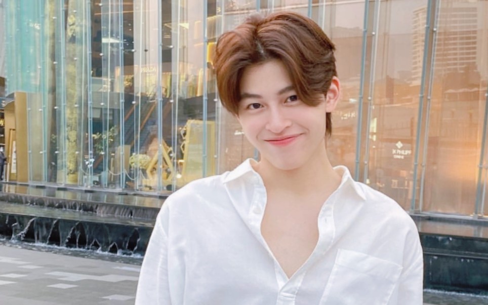 这甜妹人设 陈普明野菜都要挖光了～#小面包普明