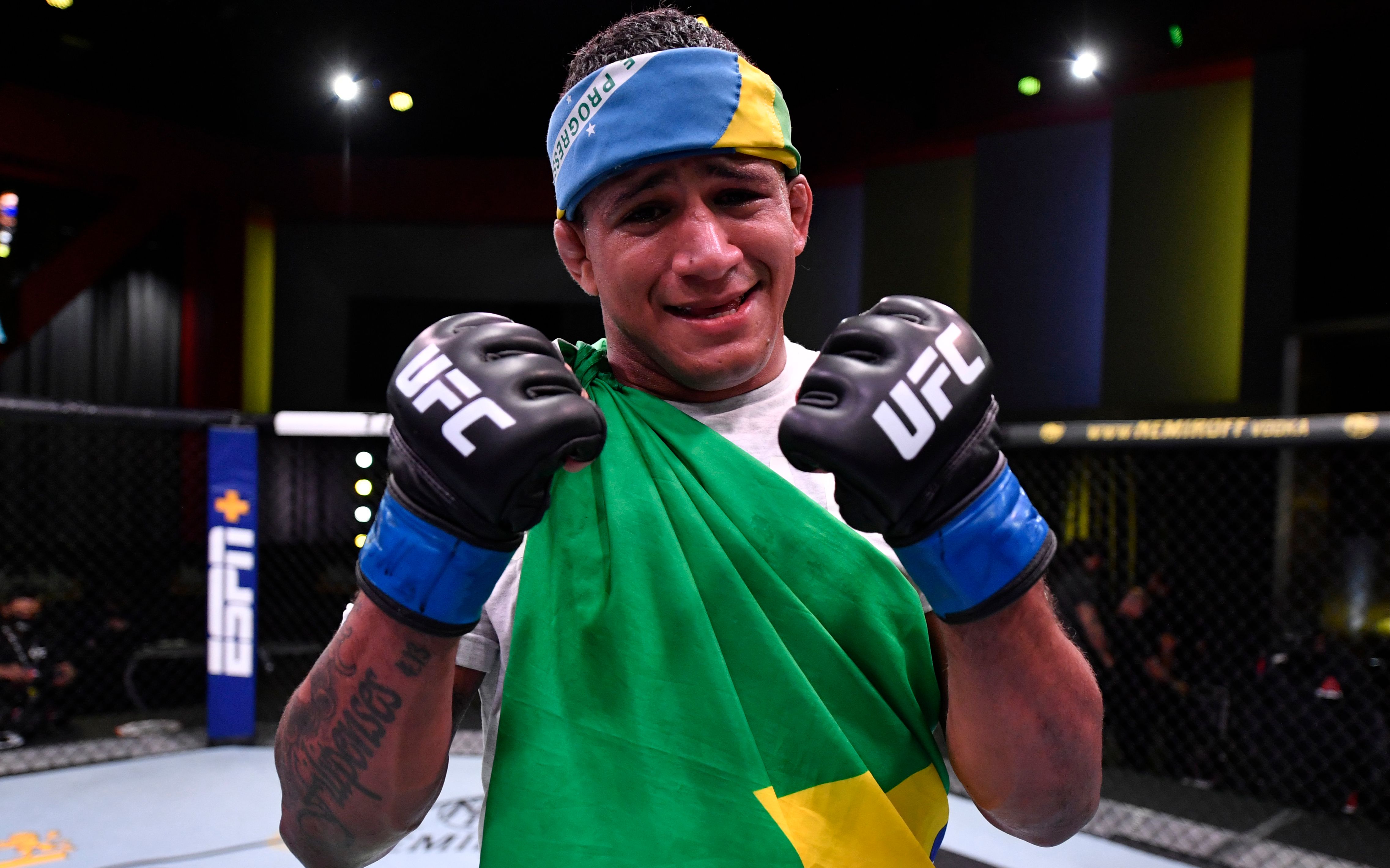 ufc拉斯维加斯赛后采访头条主赛伯恩斯大胜伍德利叫阵乌斯曼