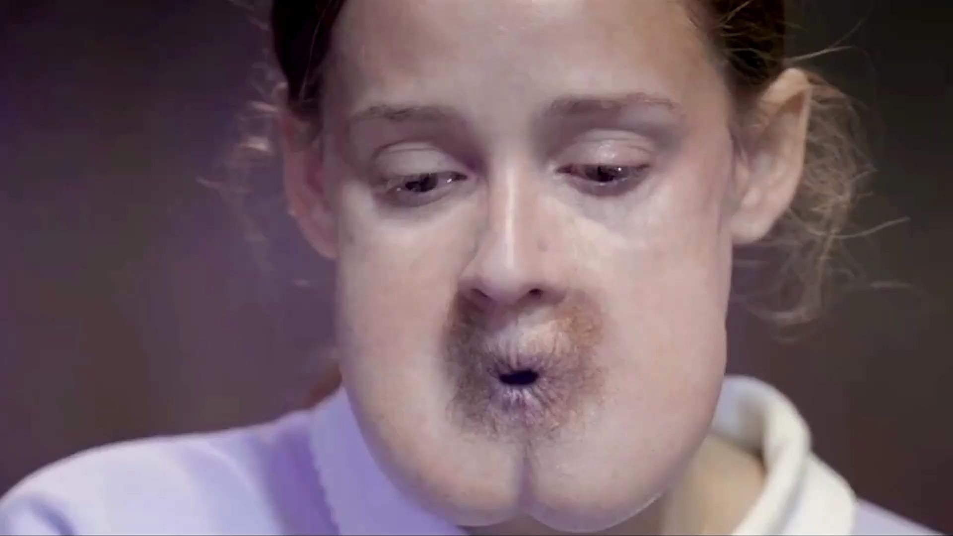 女孩的嘴巴居然长在屁股上,而屁股却长在嘴巴上!