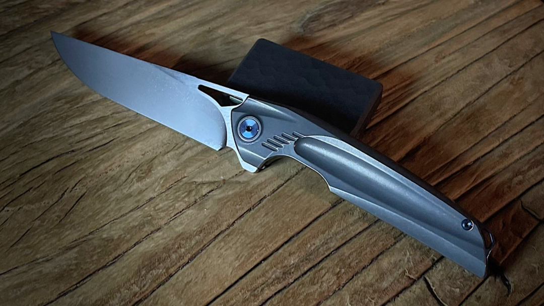 钛合金edc,钛合金折刀,华匠坊雪狼,手感很轻,外表挺好看