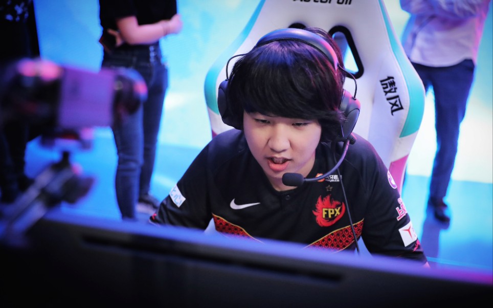 【fpx】khan还在skt时的s9赛后采访镜头