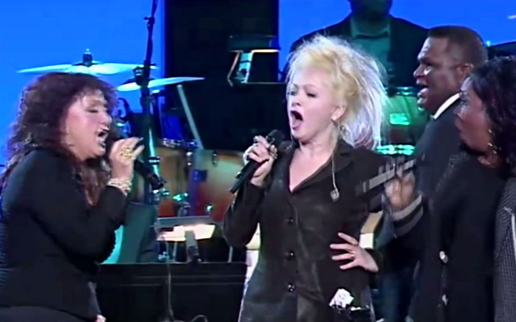 [图]【2011格莱美预热表演】Cyndi Lauper, Maria Muldaur, Kenny Wayne Shepherd, Mavis Staples