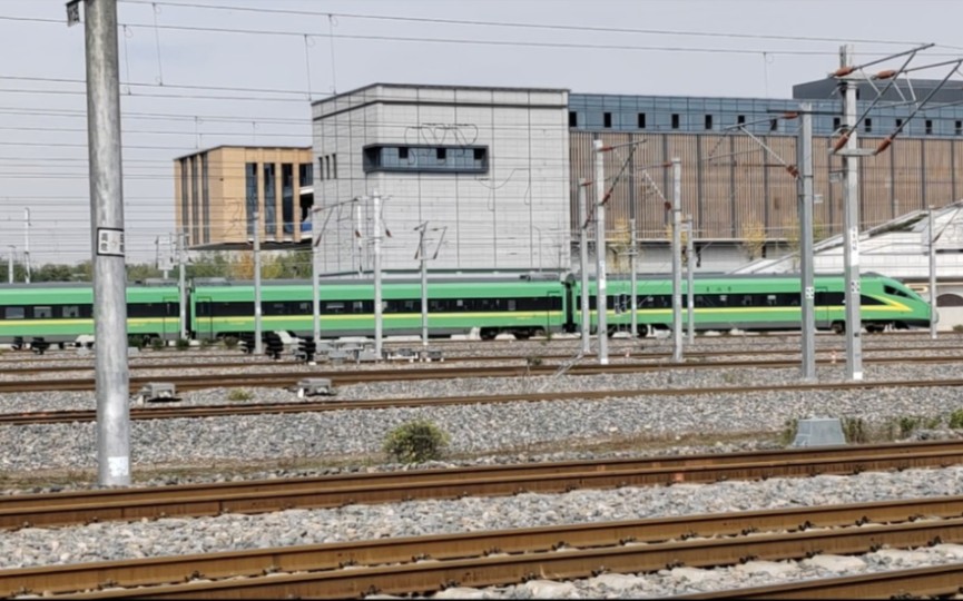 【中国铁路】cr200j牵引c178次列车(西安 — 商南)离开西安站