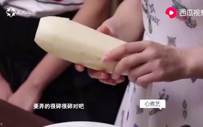 [图]心煮艺：美女厨神让藕吃出肉的味道，煮丸子，让你吃出营养健康