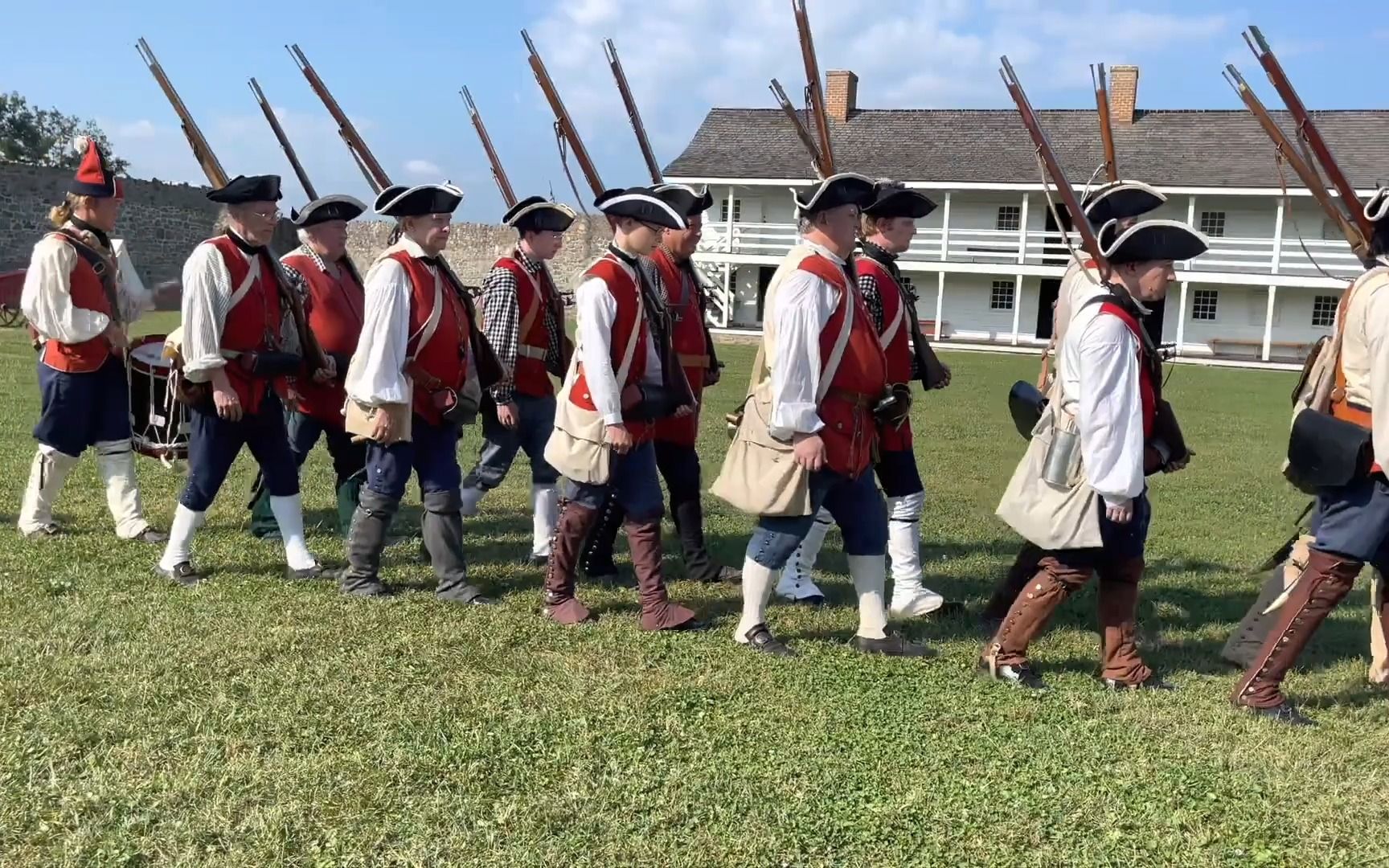 欧美历史重演活动之美国独立战争民兵方队训练视频
