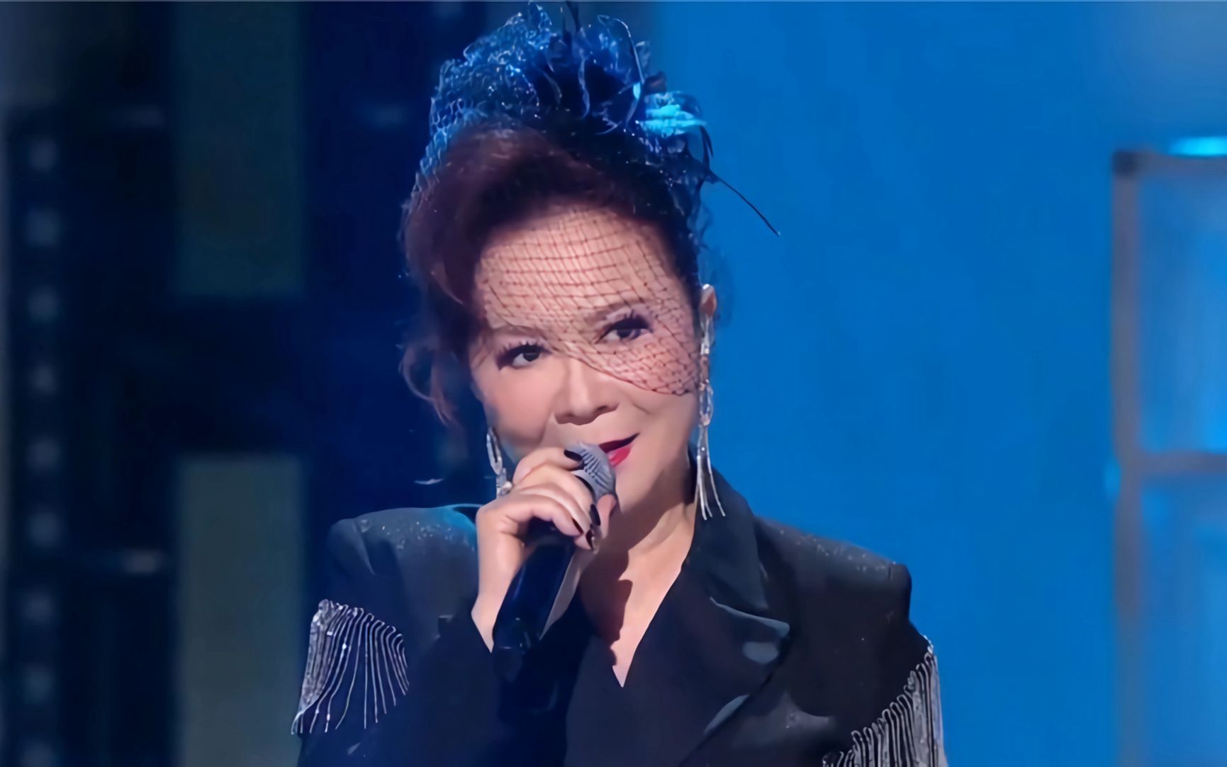 蔡明:老娘不装了!火力全开飙唱《大风吹》绝了,开嗓就是高级感