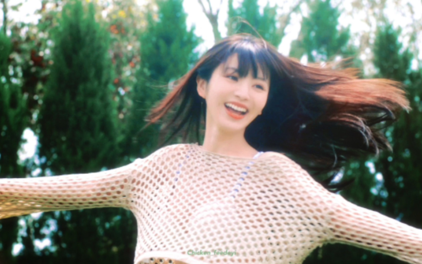 520送上维密青春代言人「田曦薇」的甜美花絮 收藏片场上的治愈笑 