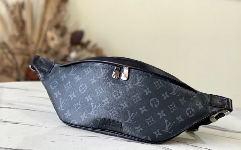 说一下高仿lv路易威登m44336黑花discovery 腰包 此款discovery腰包