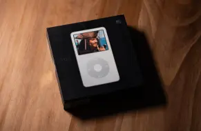 「落落」在2020年开箱使用14年前的苹果iPod Video