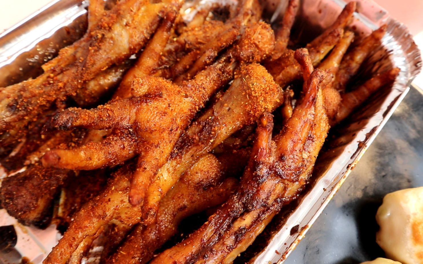 真的爱死了这个烤鸡爪,焦香软糯!相信我一个人也能吃的很好!