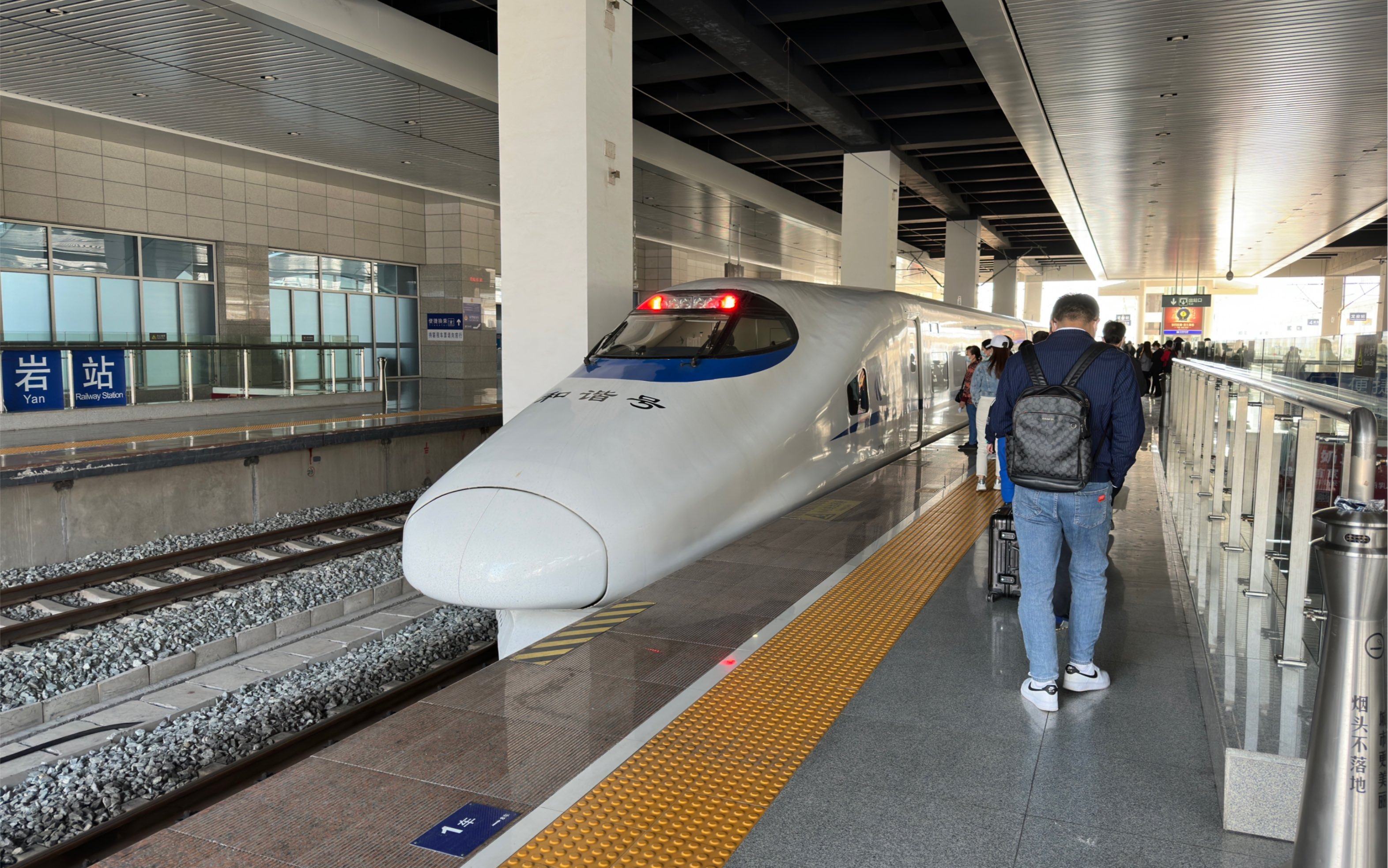 d6576/7赣州-福州crh2a-2458龙岩站2站台进站