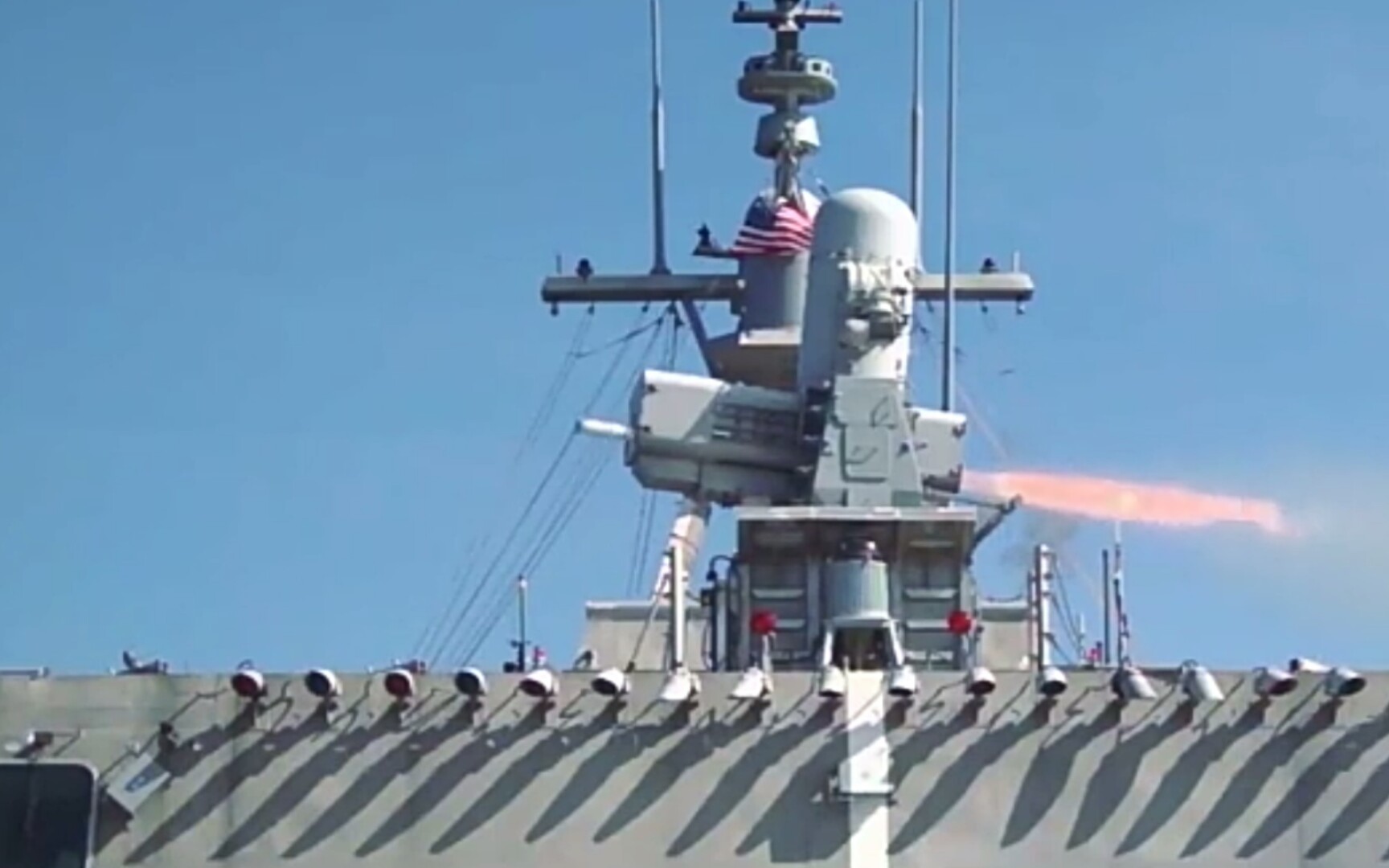 实拍美国海公羊防空导弹试射