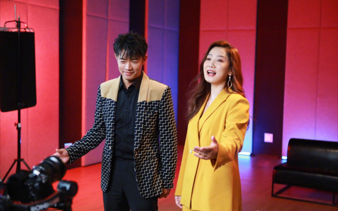 凤凰传奇曾毅和玲花一起唱绿旋风