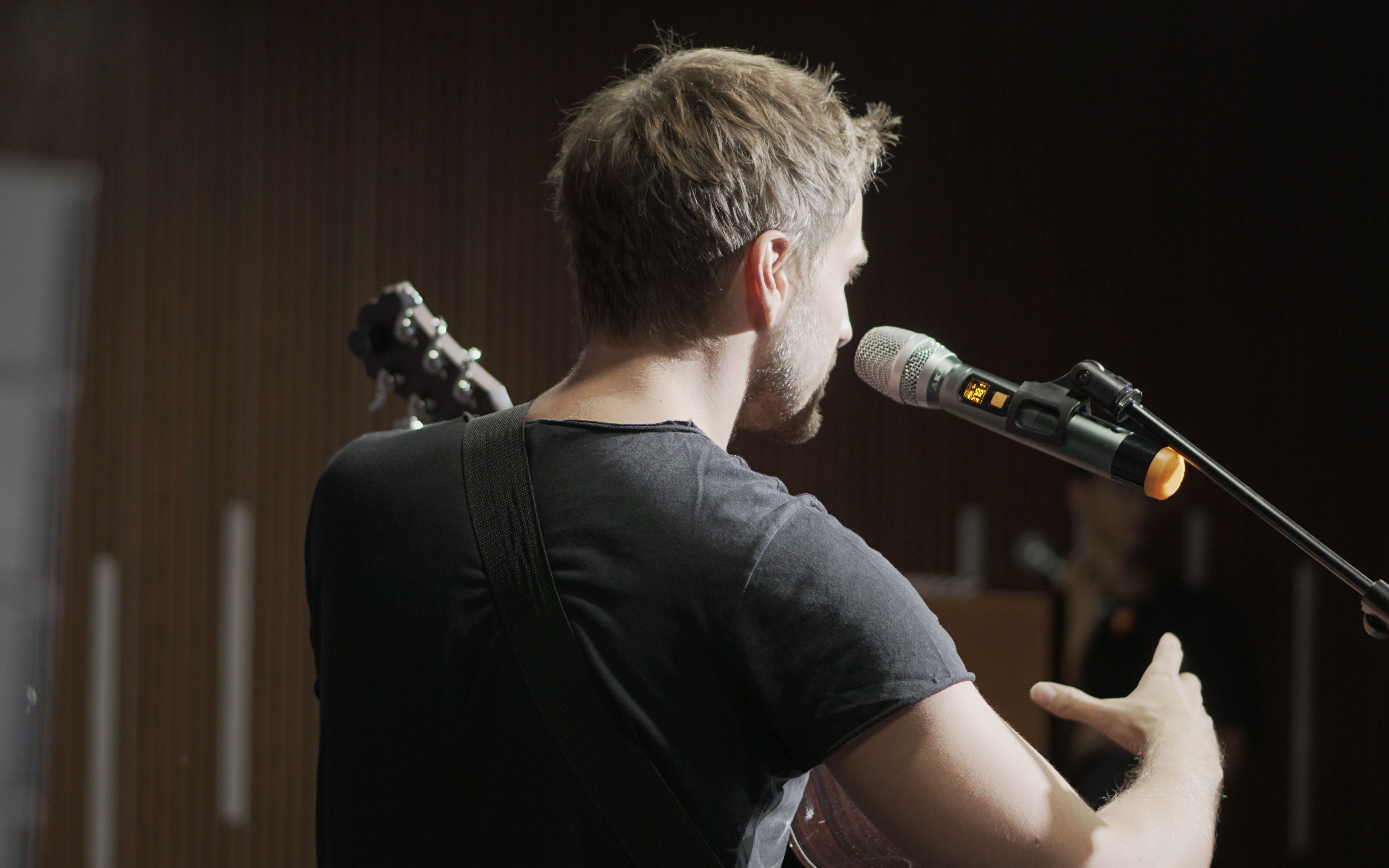 德国指弹演奏家tobiasrauscherlettinggo