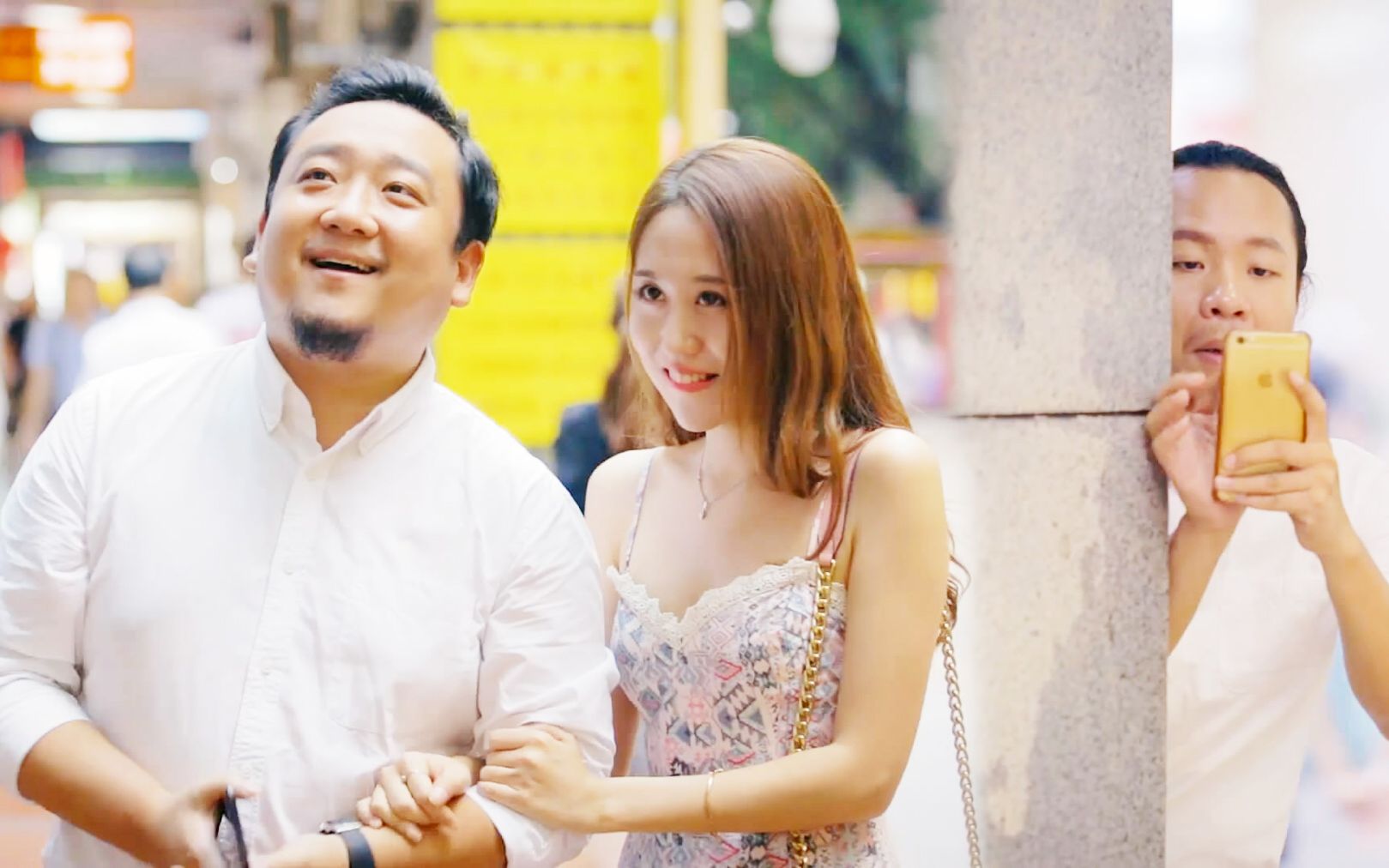 【天天逗事】太小气了!员工三千,铁公鸡老板独宠秘书一人!