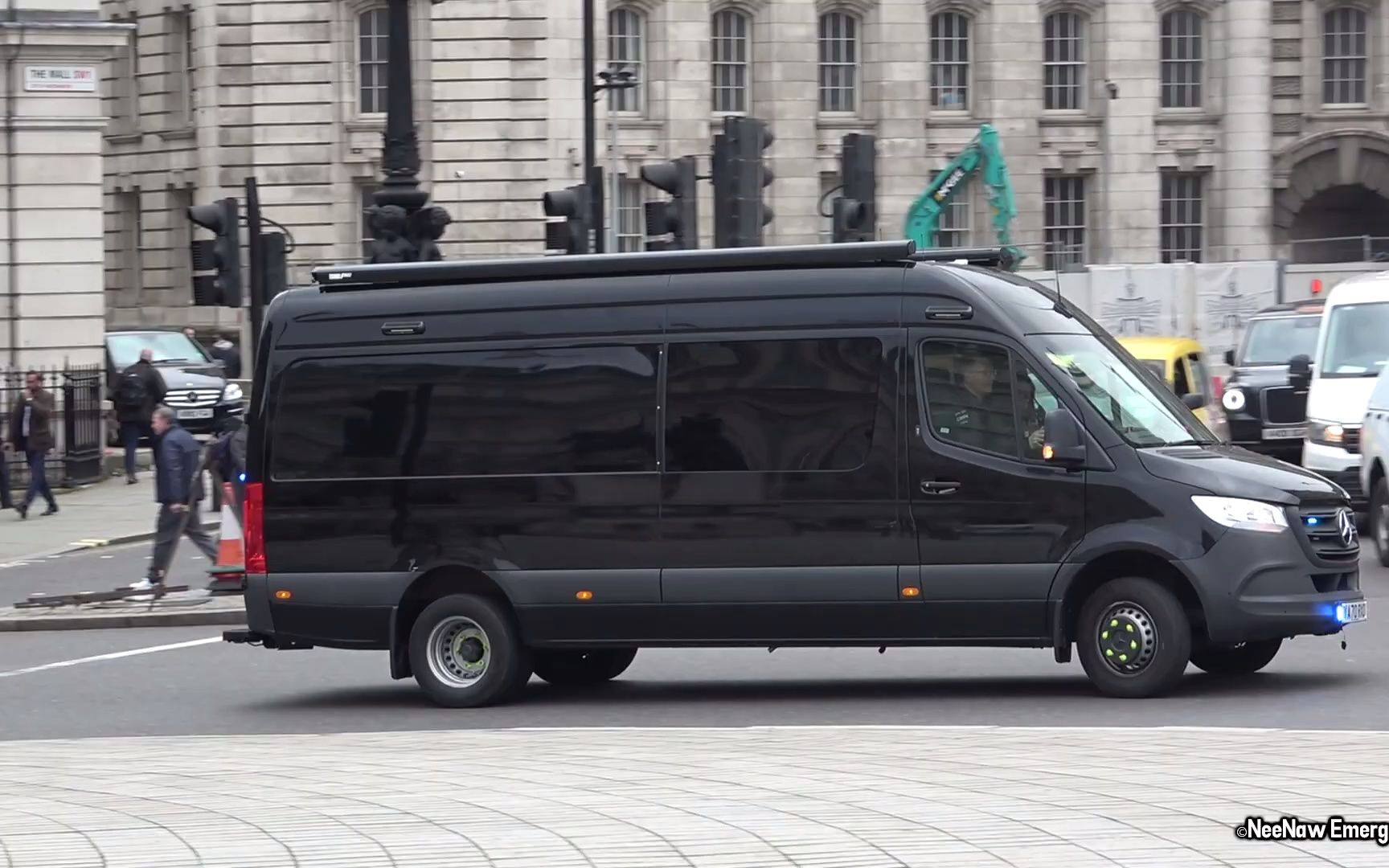 全新英国大都会警察 生化核威胁小组 奔驰凌特无标识警车出警!