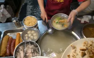 下载视频: 【台湾美食】宫保鸡丁炒饭、虾仁饭，街头最接地气的小吃！