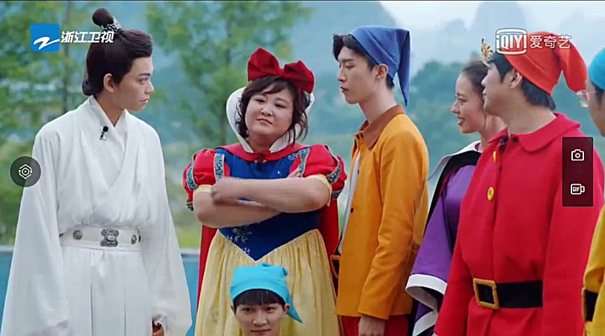 【贾玲】&【丁禹兮cut4】拍照:丁禹兮和范丞丞抢贾玲