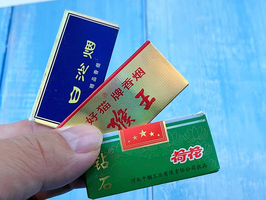 烟卡,烟卡,用烟卡折个简单又好玩的旋转飞行器