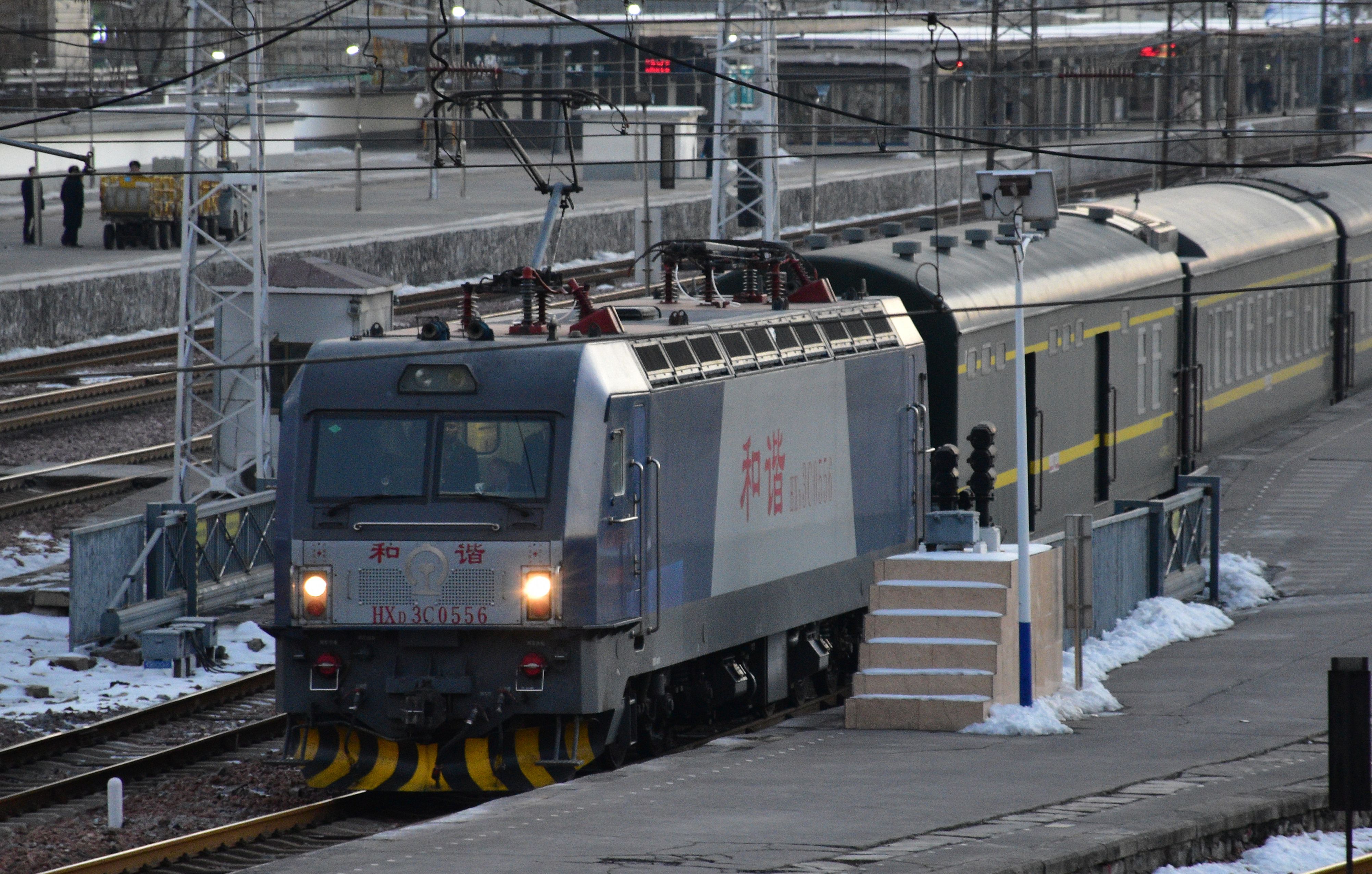 京局津段3c-0556牵引k258次(峨眉→天津)新乡站出站