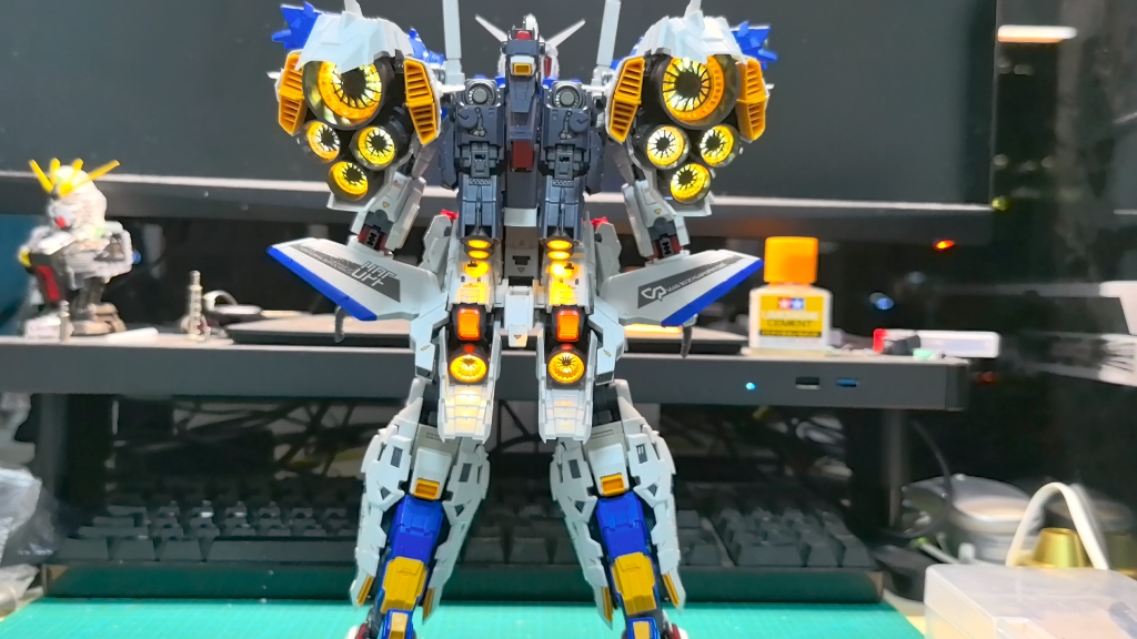 机甲之城gp01背部灯光展示