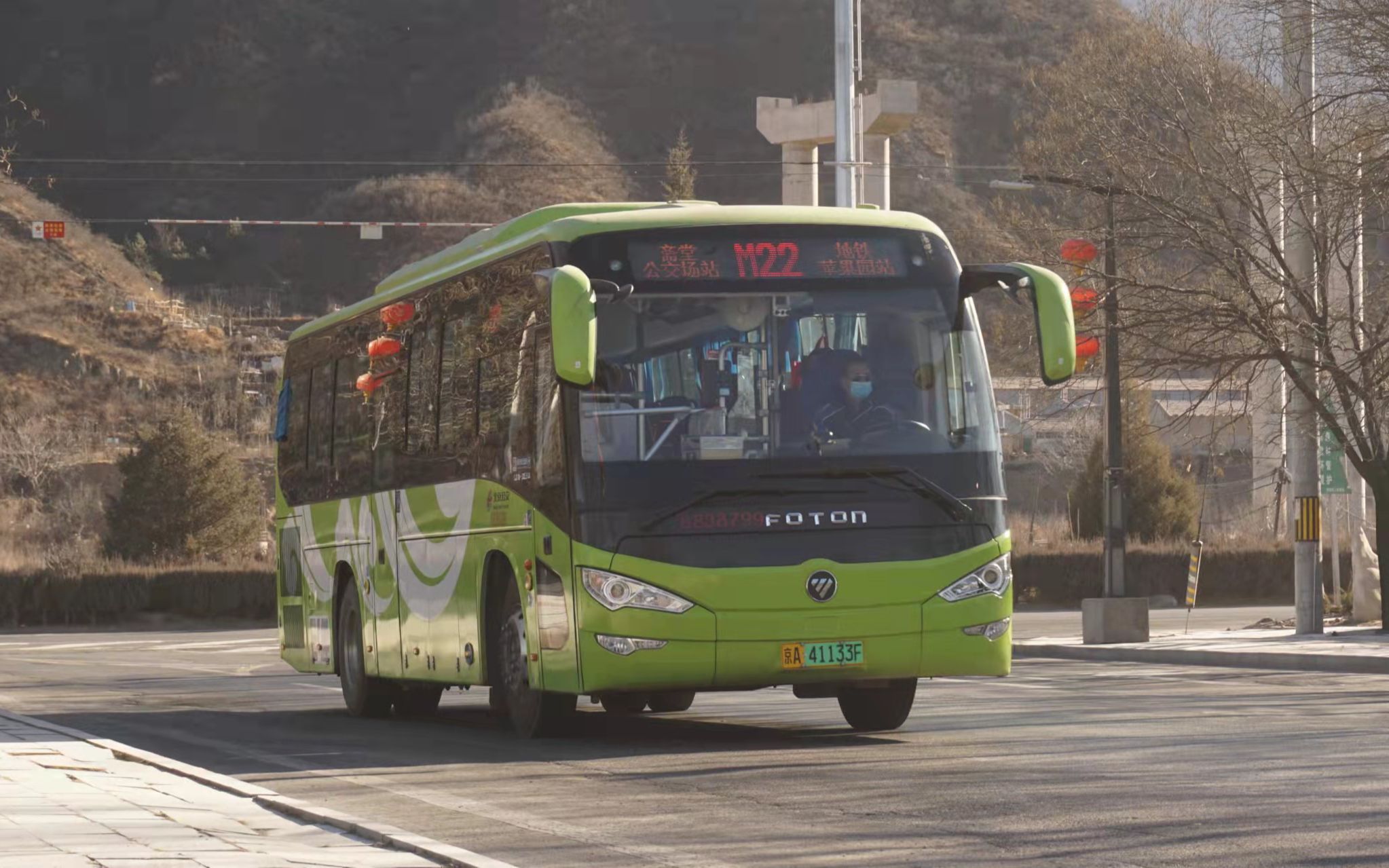 门头沟干线,一如既往的大客流 北京公交m22路往斋堂方向全程右侧前方