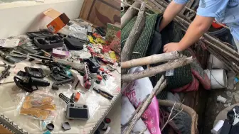 Télécharger la video: 男童花15万网购玩具，均毁损无法退货，母亲崩溃：半辈子积蓄没了